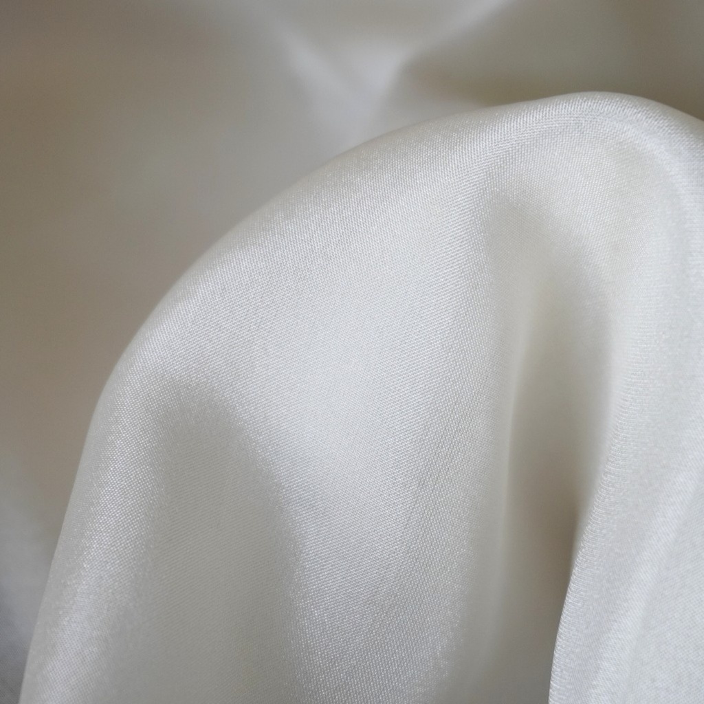 Sutra Habutai 1117 RFD (W.140 cm)